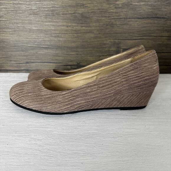 French Sole FS/NY Women Size 7.5 Metallic Taupe Pinstripe Gumdrop Wedge Italy - Picture 2 of 11